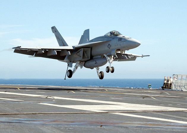 Палубный истребитель F/A-18 Super Hornet, ВМС США